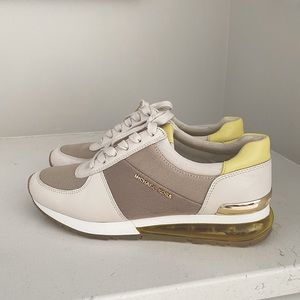 Michael Kors trainers size 7,5. Pre-owned